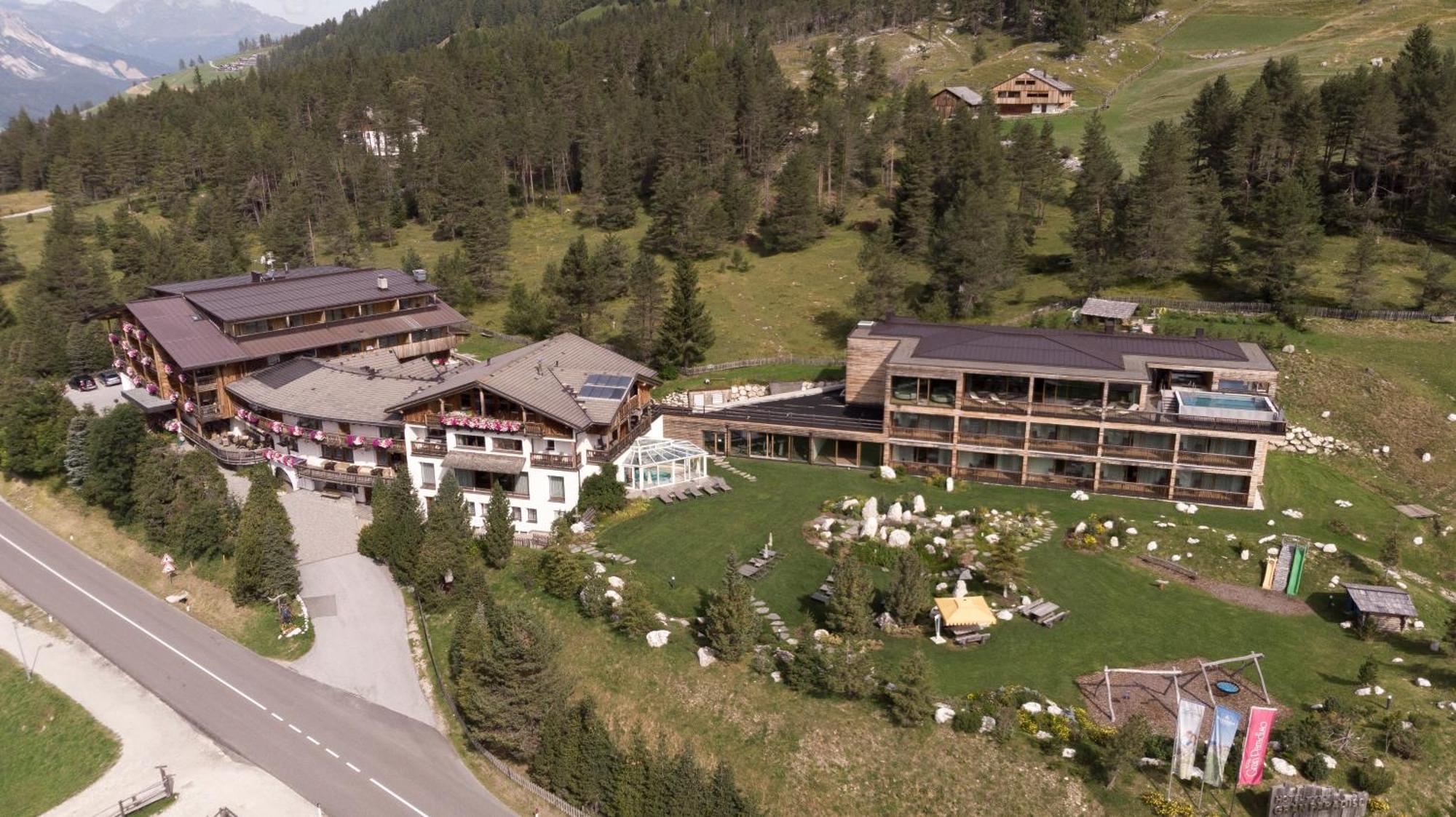 Hotel Gran Paradiso San Cassiano  Exterior foto